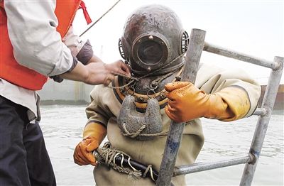 50米深海打捞重潜装备,重潜头盔\/潜水服